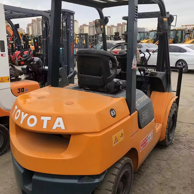 Japan Toyota FD30 3-Tonnen-Forklift in gutem Zustand mit 2,6*1,2*2,8 Abmessungen