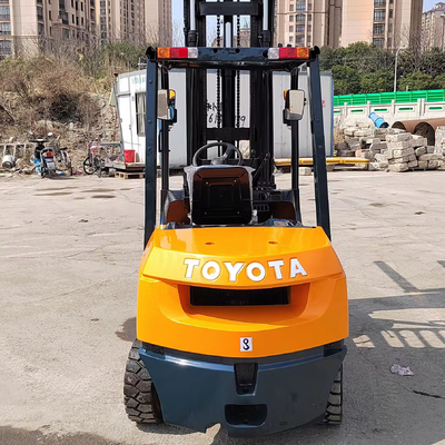 Gebraucht Japan Toyota 8FD30 Gabelstapler 3 TON Diesel Gabelstapler 2.6*1.2*2.8 Gesamtgröße