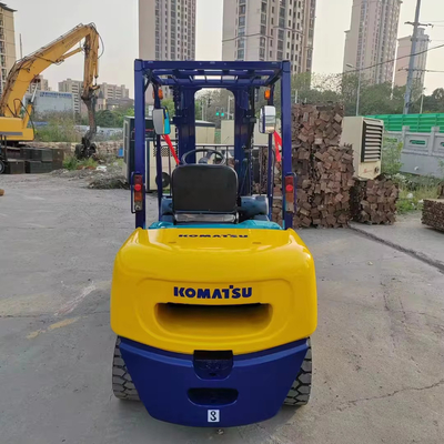 Zweitgebrauchs importierter TCM Komatsu 3 Tonnen Diesel-Forklift FD30FD35FD50FD70 aus Shanghai
