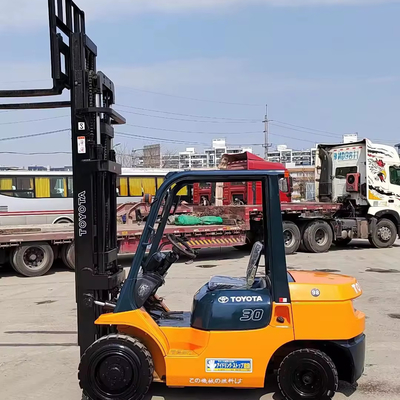 Gebraucht Toyota 3 Tonnen Gabelstapler FD30 in gutem Zustand erschwinglich und effizient