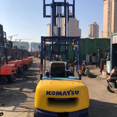 Gebrauchte Komatsu 3 Tonnen FD30 Diesel Gabelstapler mit 2,6*1,2*2,8 Abmessungen aus Japan