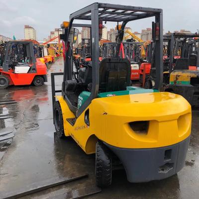 Original Color Gas KomatsuFD30 3 Tonnen LPG-Forklift mit 1,6 M-Forkbreite und 1,2 M-Forklänge