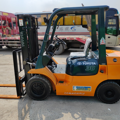 Erschwingliche Gebraucht-Toyota FD25 Gabelstapler mit 1,2 M Gabellänge und Dieselmotor