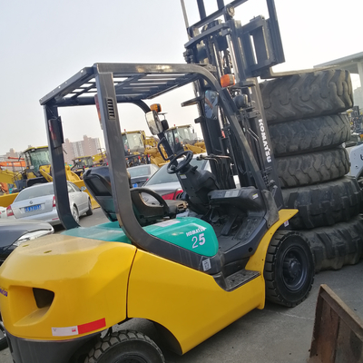 Komatsu FD25 FD30 Diesel Gabelstapler in Japan 2,5 Tonnen 3 Tonnen mit Seitenschalter