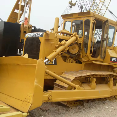 Gebrauchtes CAT D7G Crawler-Traktor mit 20580 KG Maschinengewicht im Produktionsbetrieb