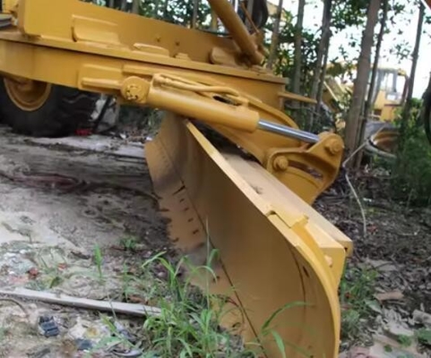 Gebrauchtes CAT 140M-Graderer mit Cummins-Motor in ausgezeichnetem Zustand.
