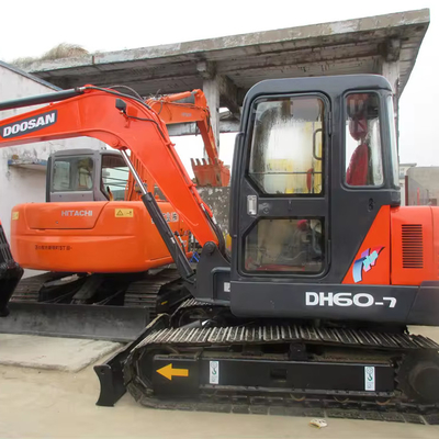 Holen Sie sich gebrauchte Doosan DH60-7 Bagger, Trackschuhe und Original-Hydraulikpumpe.