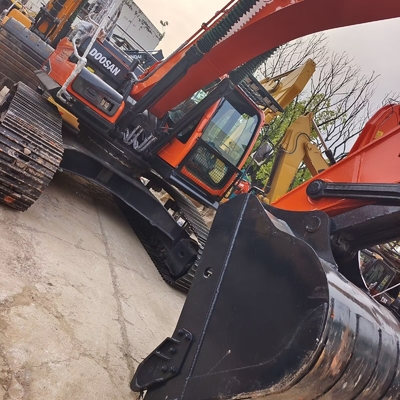 Gebrauchtes Doosan DX300LC Bagger mit gutem Zustand und origineller Hydraulikpumpe